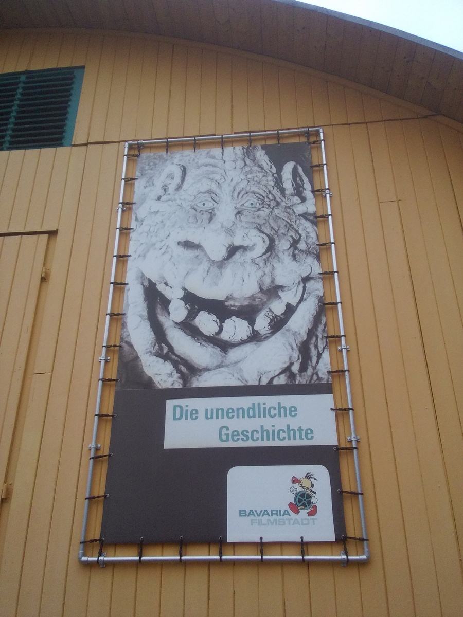 Меня встречает улыбающаяся физиономия великана- скалоеда.Фото из личного архива