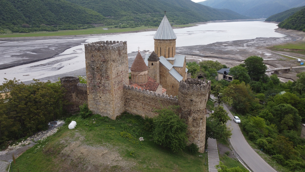 Крепость Ананури — вторая достопримечательность Грузии на моем маршруте