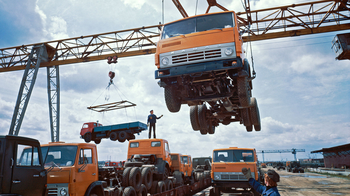Материал по темеЛюбопытные факты про КамАЗы, которые вы могли не знать
