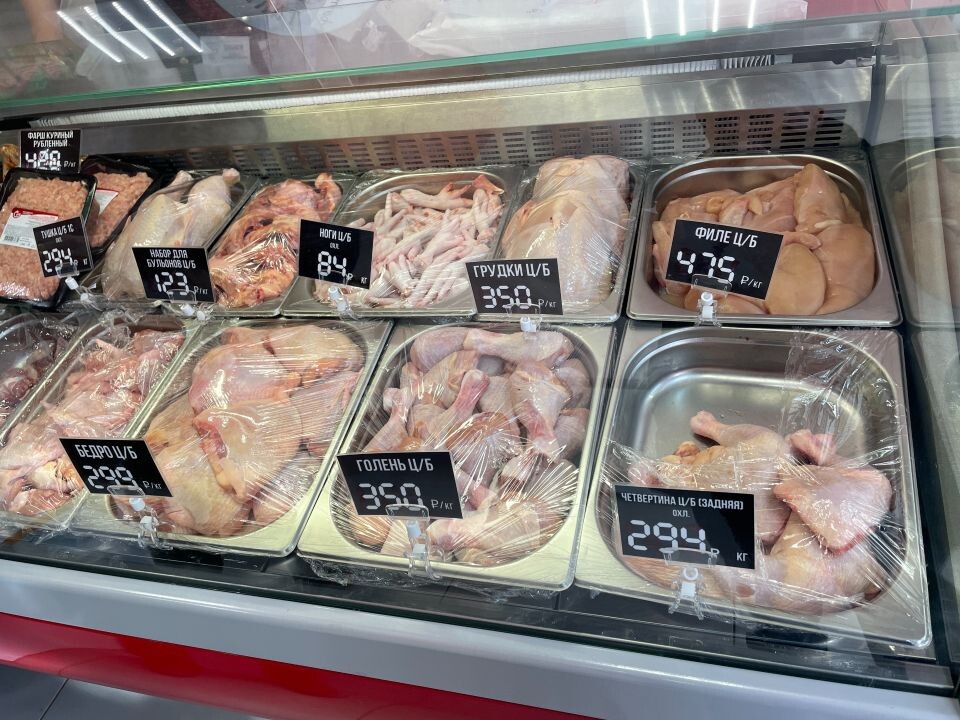    Мясная продукция в магазине "Тальменыч". Источник: Виталий Барабаш