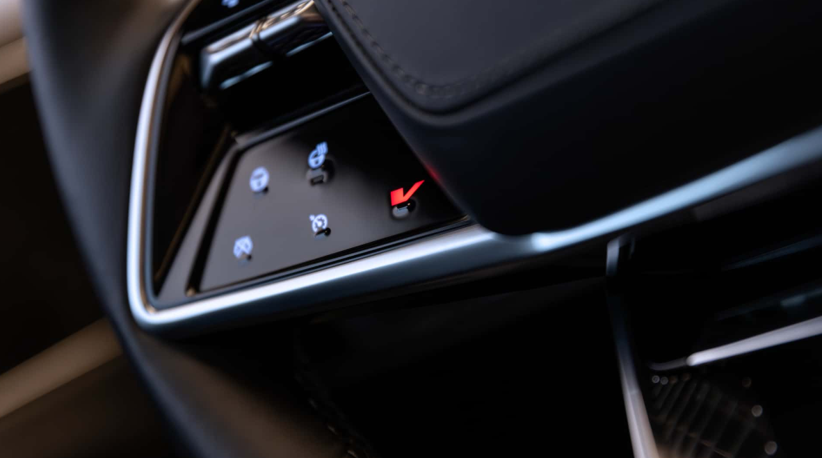 Кнопки на руле Cadillac Lyriq-V 2026