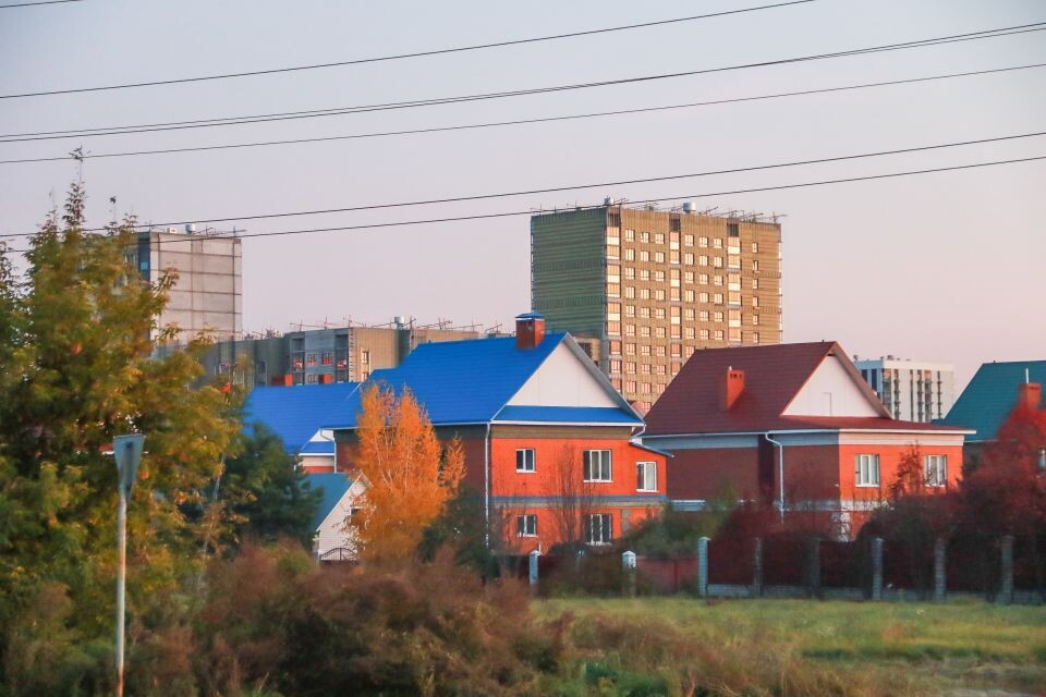    Улицы поселка Солнечная поляна в Барнауле. Октябрь 2024 года. Источник: Виталий Барабаш