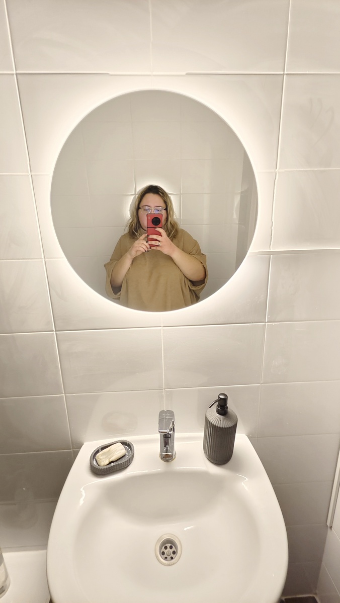 Дааа, теперь у меня тоже есть парящее зеркало, как у всех:))