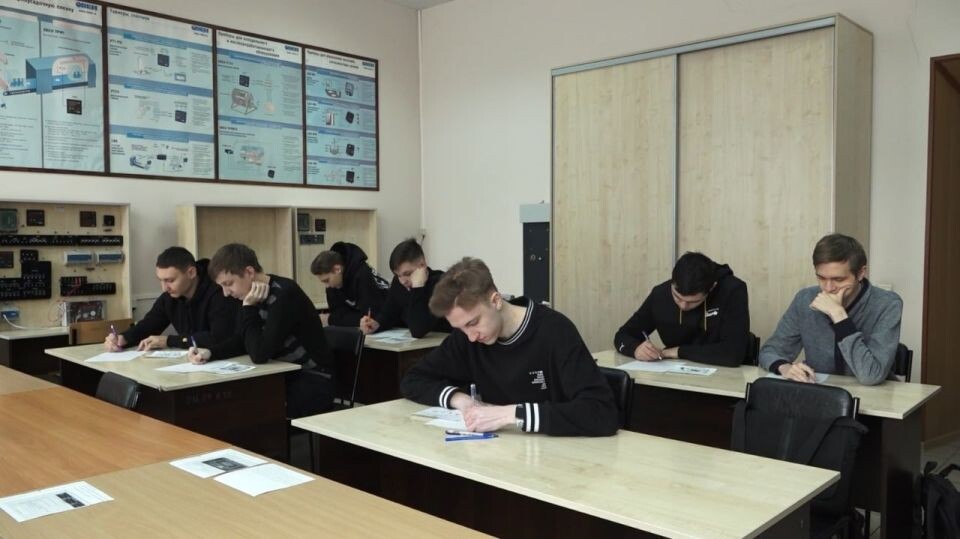    Студенты. Вуз. Источник: Толк