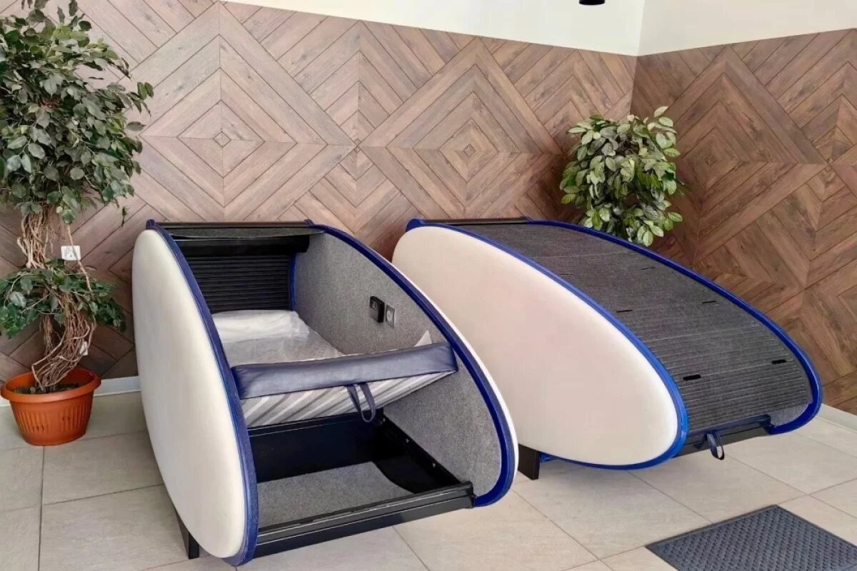    Почти 700 человек воспользовались капсулами для сна на челябинском вокзале