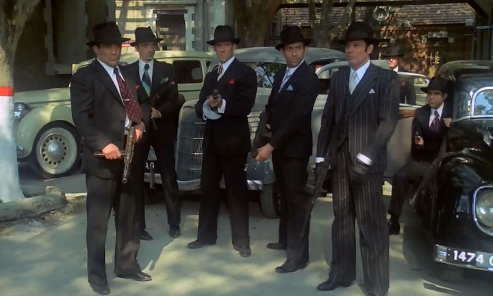 Пролистните изображение, чтобы увидеть следующий кадр из фильма «Борсалино и компания» (1974)