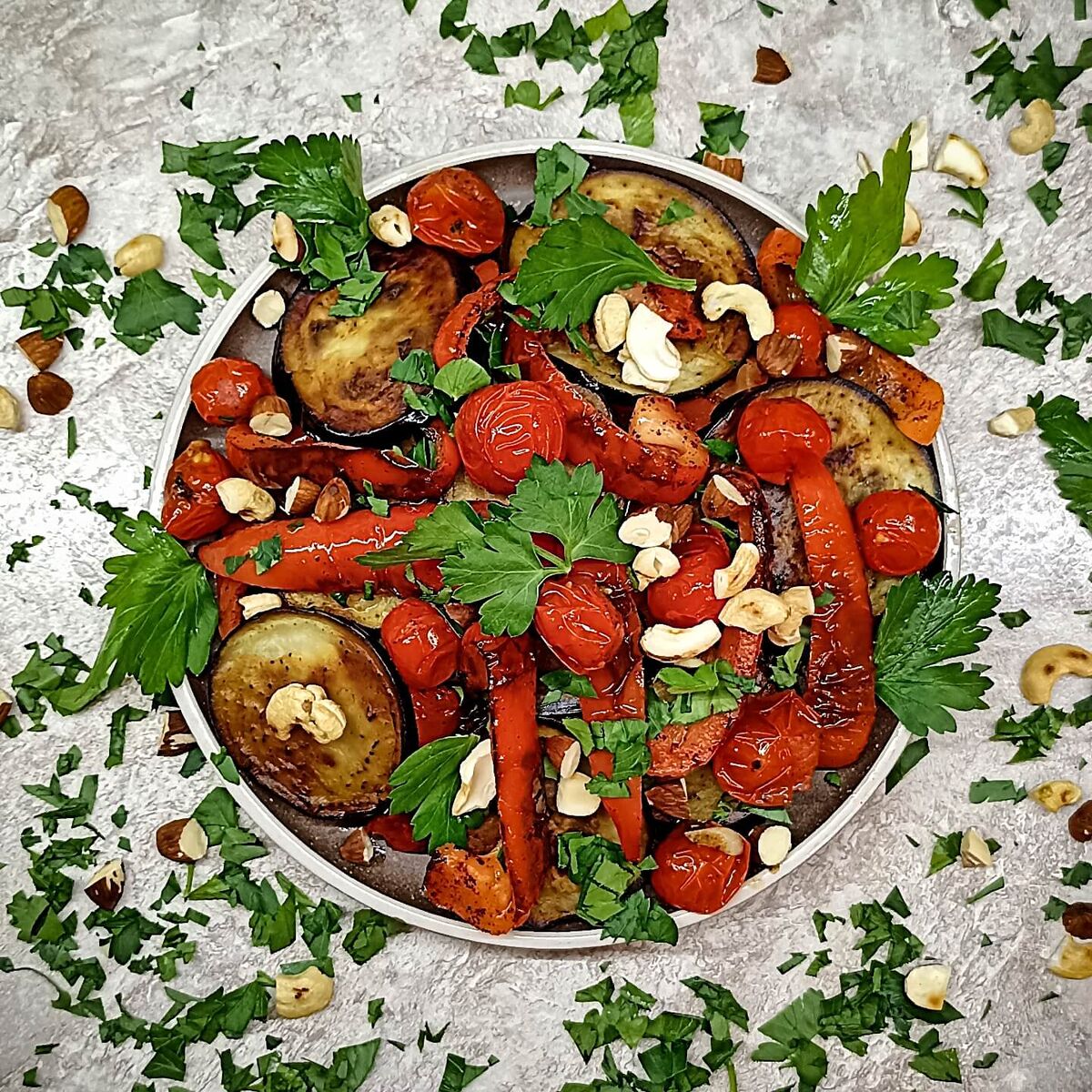 Баклажаны жаренные с перцами и томатами