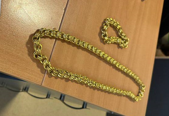 Самодельные золотые украшения выглядят даже стильно – талант ювелира пропадает / Фото: УФСБ России по Чукотскому автономному округу