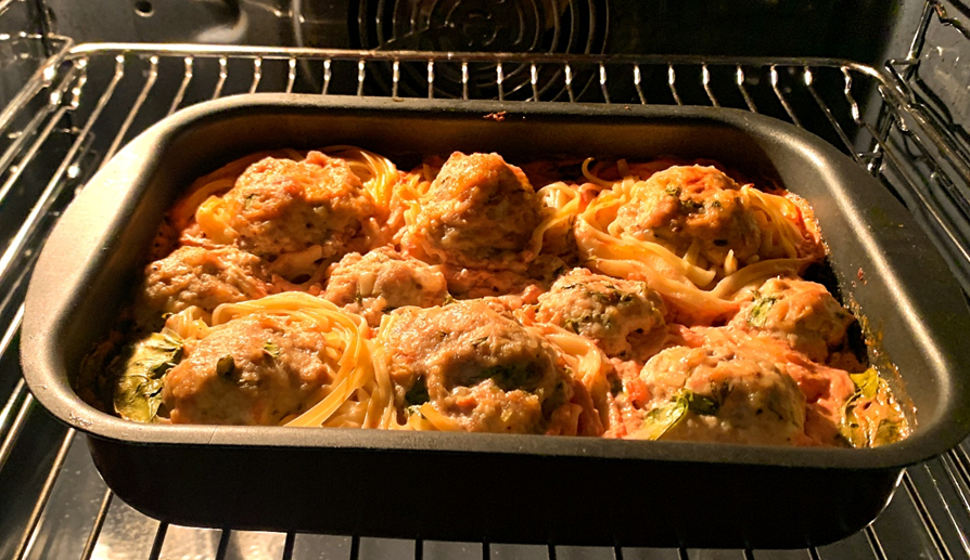 Гнёзда из фарша и лапши в духовке