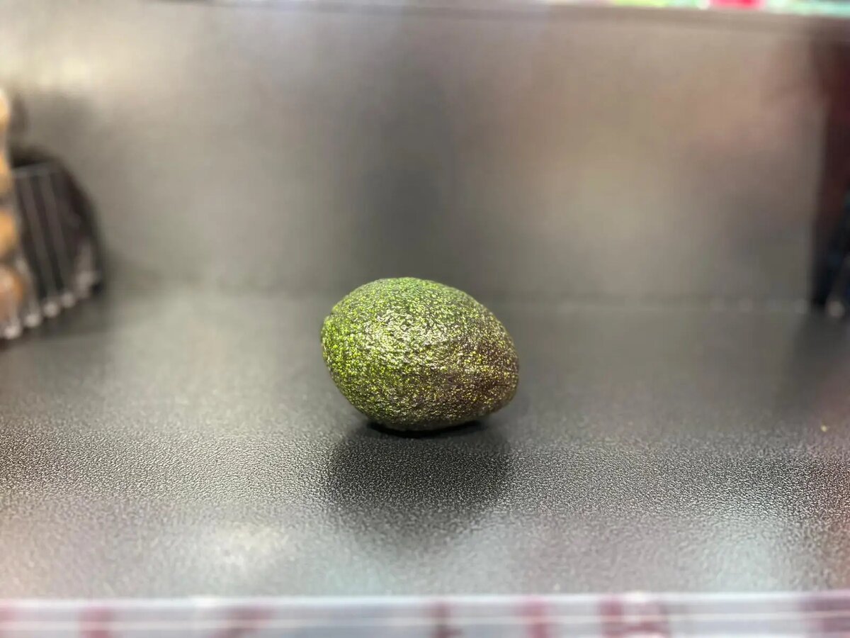  Цвет кожуры авокадо и ее текстура и правда имеют сходство с кожей аллигатора, а вот форма в виде груши встречается не у всех сортов авокадо   © "Интерфакс", Григорий Колпаков