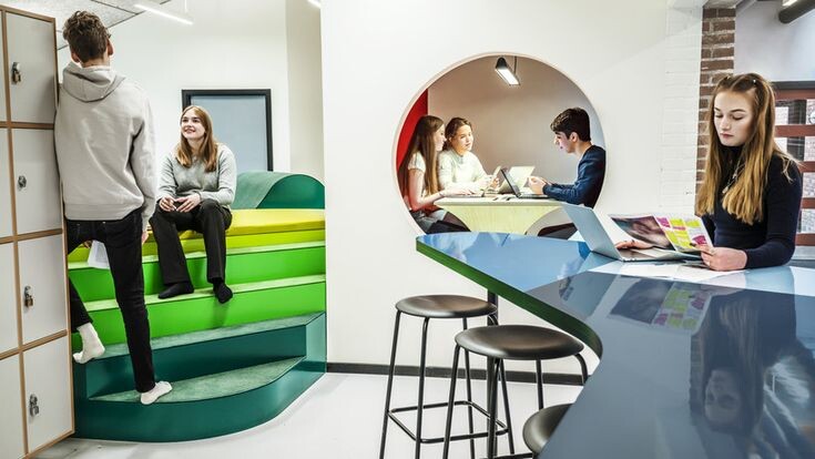 На фото - бесплатная городская шведская школа Vittra Telefonplan