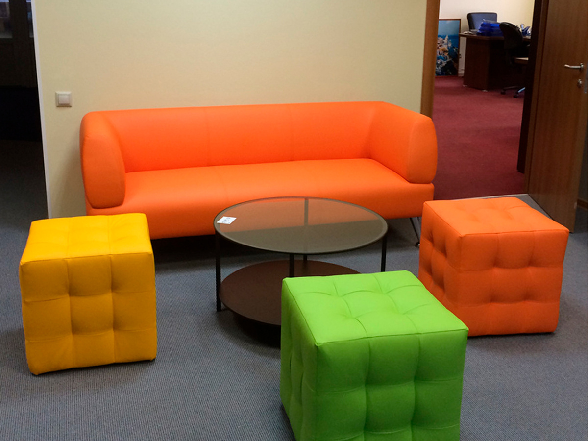 Диван офисный трехместный Вейт (код товара 3228)