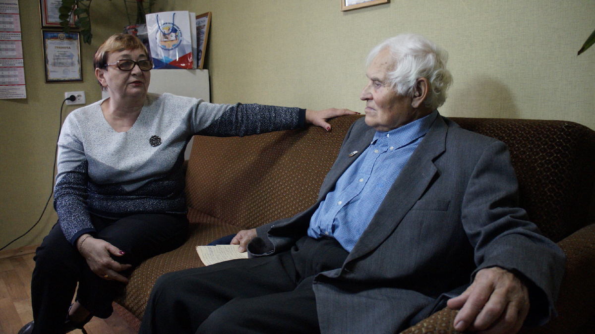 Карпенко В.И. в Луганской ТО Общероссийского Профсоюза образования в ЛНР. Слева - председатель ТО Грицова Л.Д.