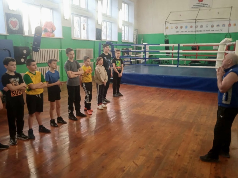 Начало тренировки в легендарном клубе бокса «Олимп»