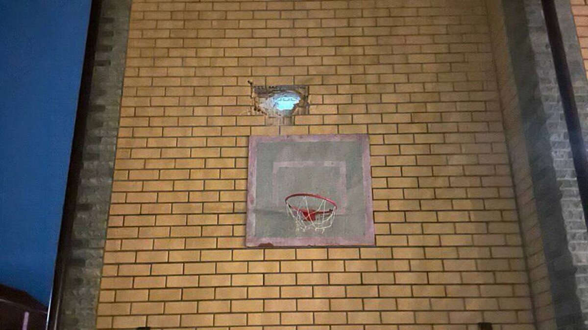    Над Курском сбит украинский БПЛА, в результате падения обломков пострадали четыре дома