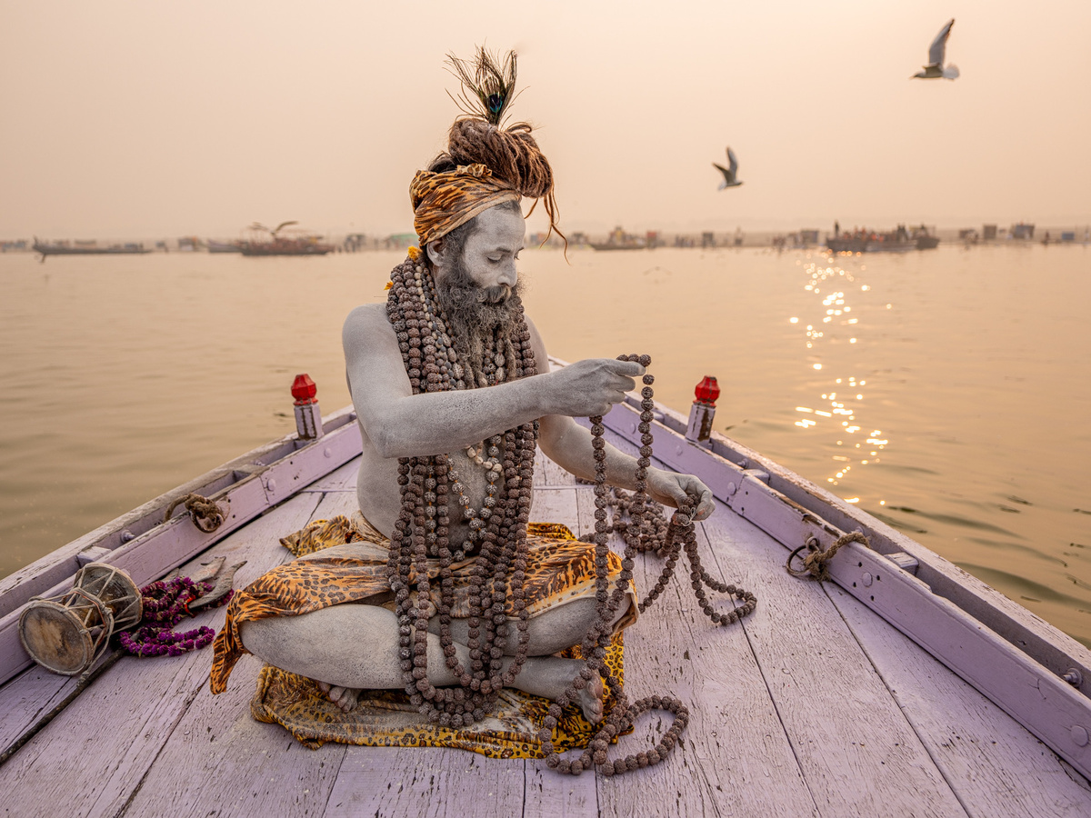 Thibault Gerbaldi. Spiritual Guides (Benares, India) - Leica L3 + Vario-Elmarit-SL 24-90 f/2.8-4 Asph - 1/1250 sec, aperture 3.2, ISO 160