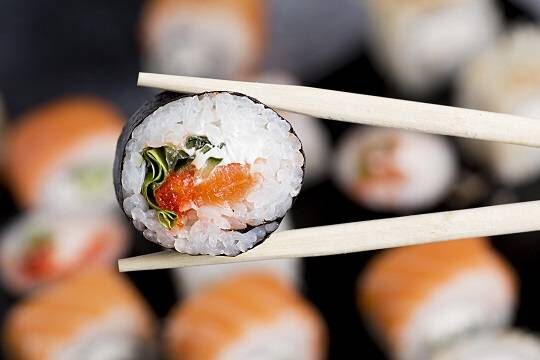    В России захотели установить ГОСТ на суши и роллы на фоне массовых отравлений