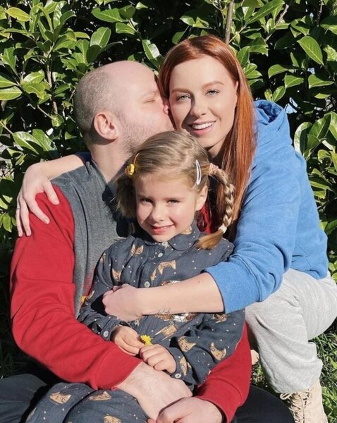 У Юлии и Александра растет дочь Аня