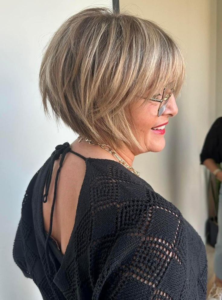 Яркая, красивая женщина👍