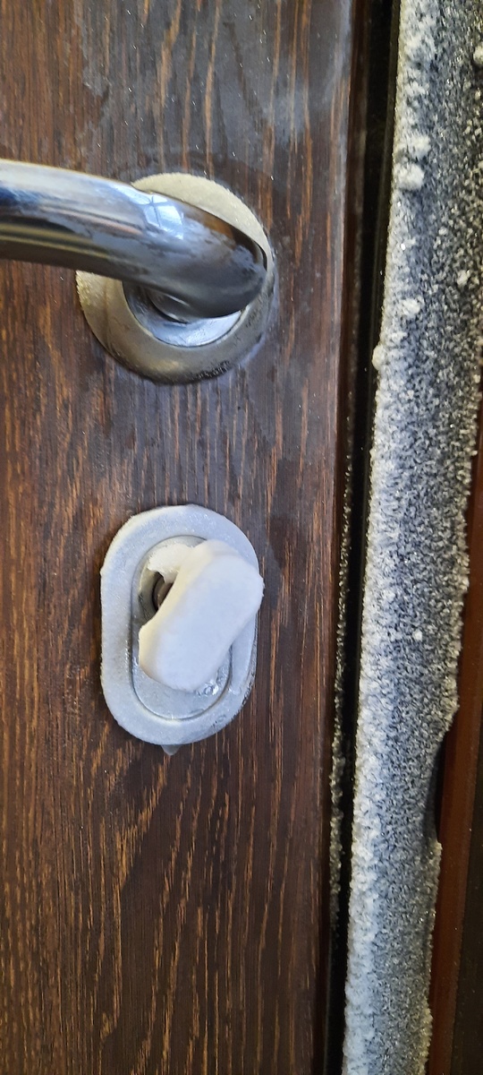 Входная дверь изнутри