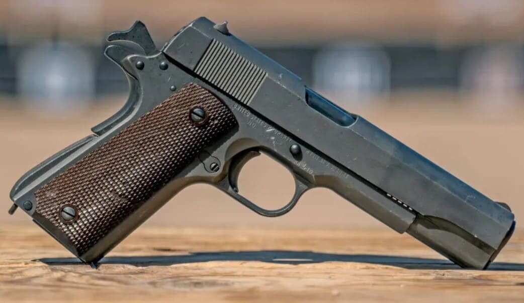 Пистолет GI-issue 1911 A1.