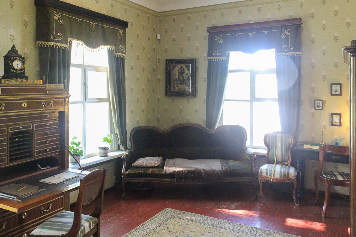 В доме-музее Достоевского в Старой Руссе.