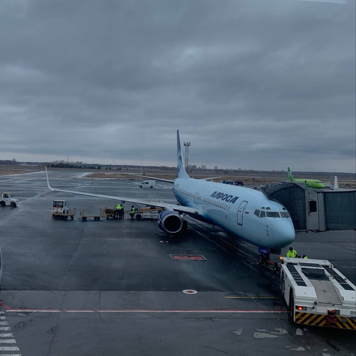 где-то в аэропорту