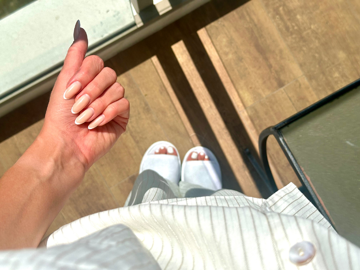 И даже если мы зимуем по 6-8 месяцев в другой стране - всё равно на месте ищем русских мастеров маникюра и педикюра, потому что качество работы несравнимо! 