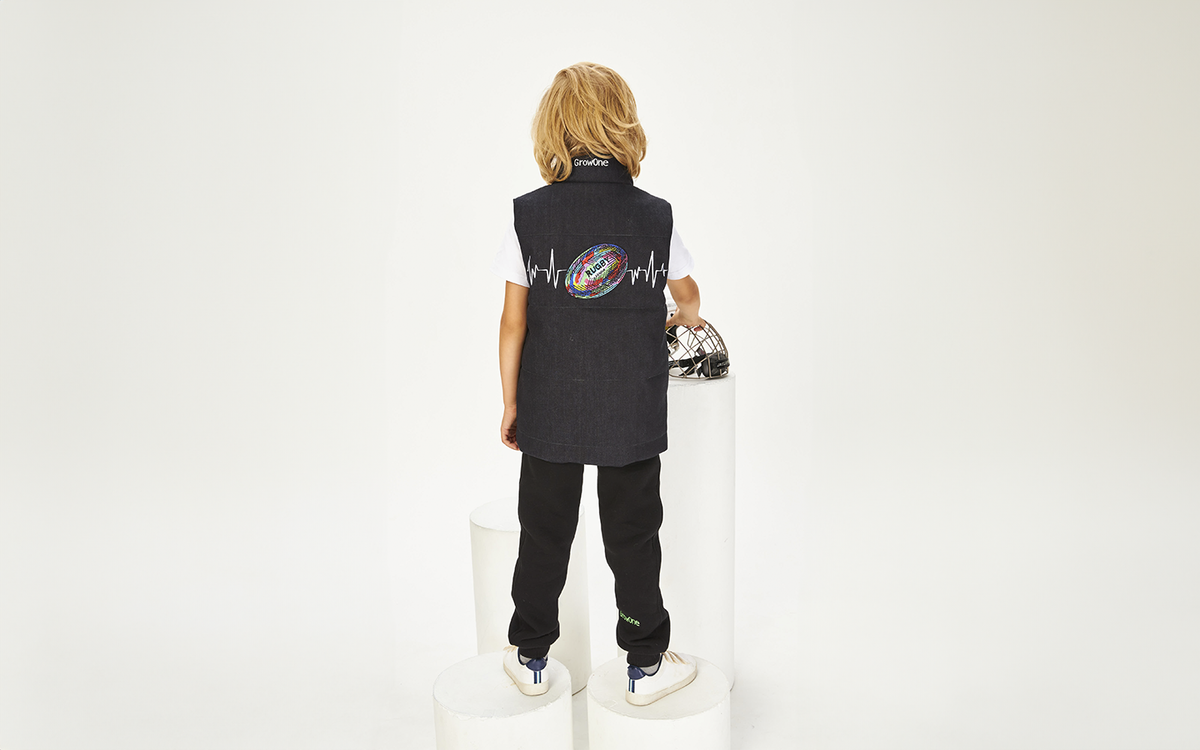 Безрукавка джинсовая утепленная с вышивкой Регби от бренда GrowOneKids