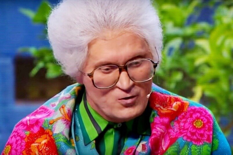 Андрей Рожков в роли бабушки. Фото Яндекс.Картинки. 