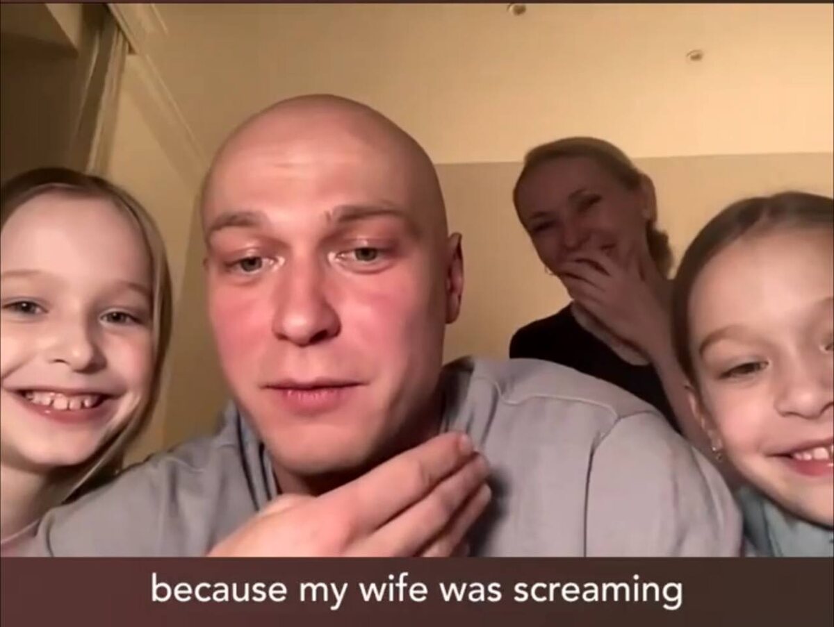 Юра Борисов в эфире был вместе с дочками Марфой и Акулиной и женой Анной