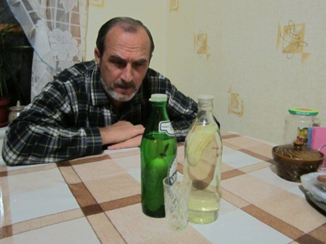 Какой умник догадался огурец в бутылку…?