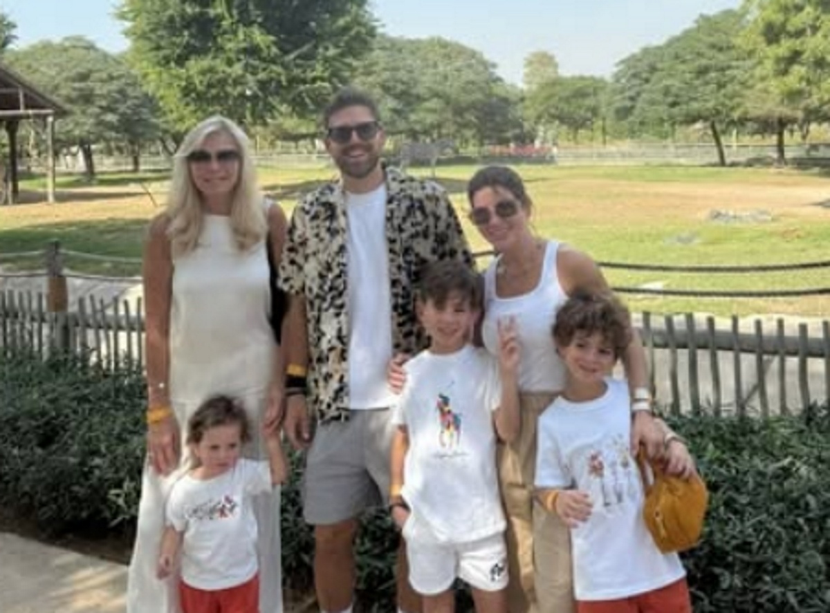 Марина Юдашкина с дочкой Галиной, зятем Петром Максаковым и внуками. Фото: соцсети