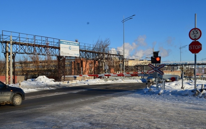    Автоматические шлагбаумы появились на ж/д переезде по ул. Телегина в Ижевске