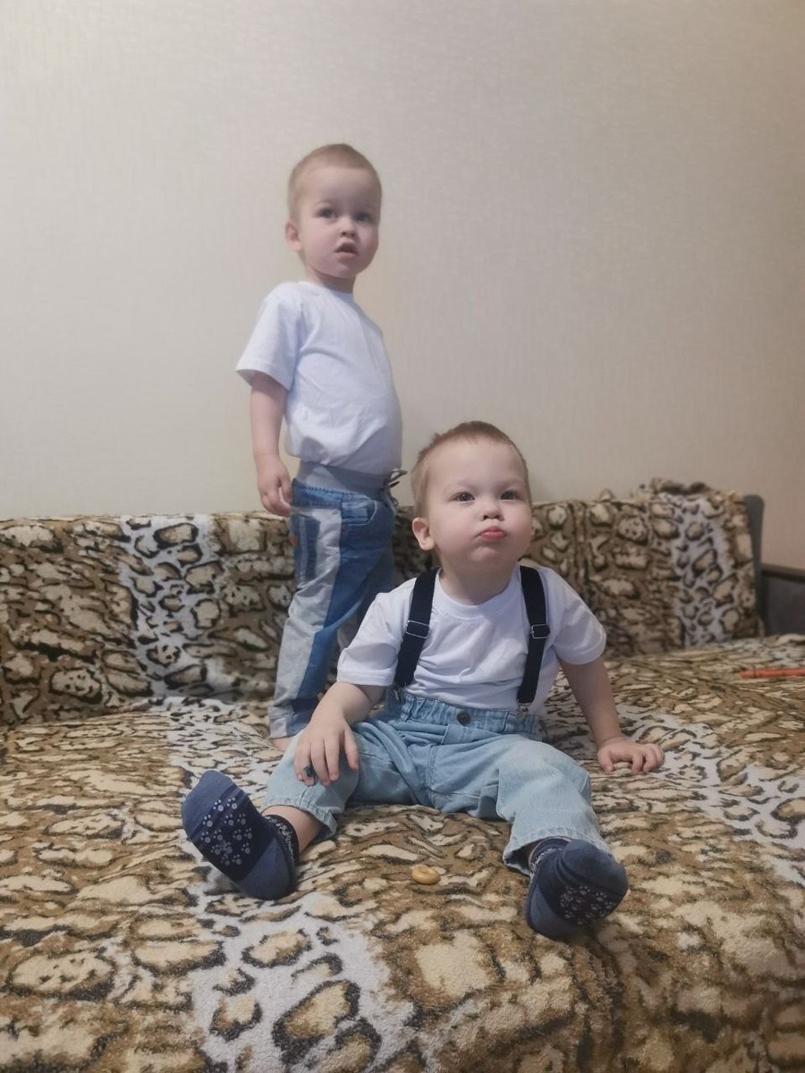 Петя и Паша год назад