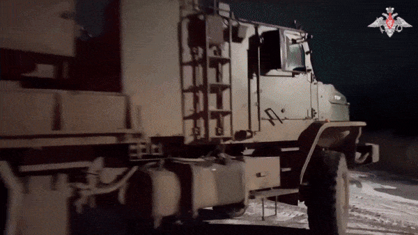    Экипаж ТОС-2 "Тосочка" уничтожил позиции и скопления живой силы ВСУ//Видео с официального ТГ-канала Минобороны