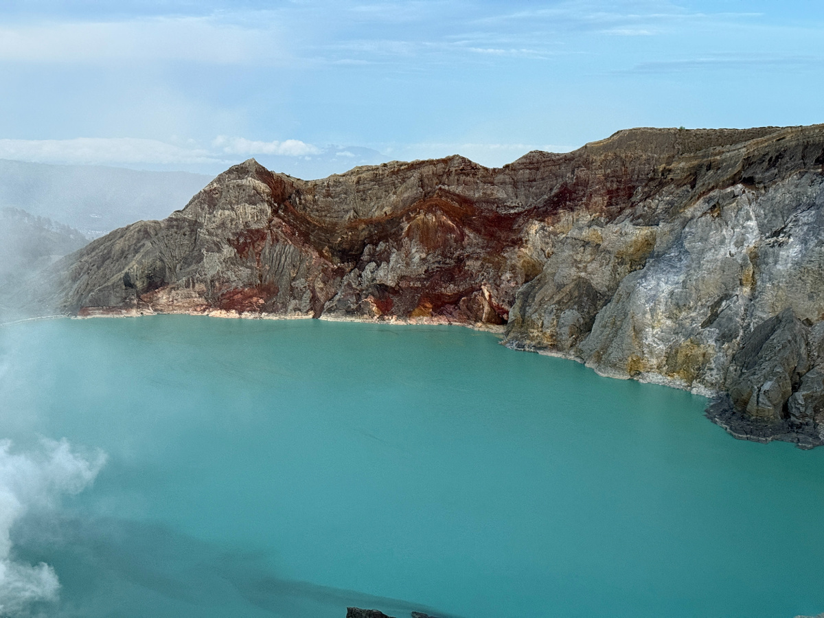 Индонезия, остров Ява, кратор вулкана Иджен.