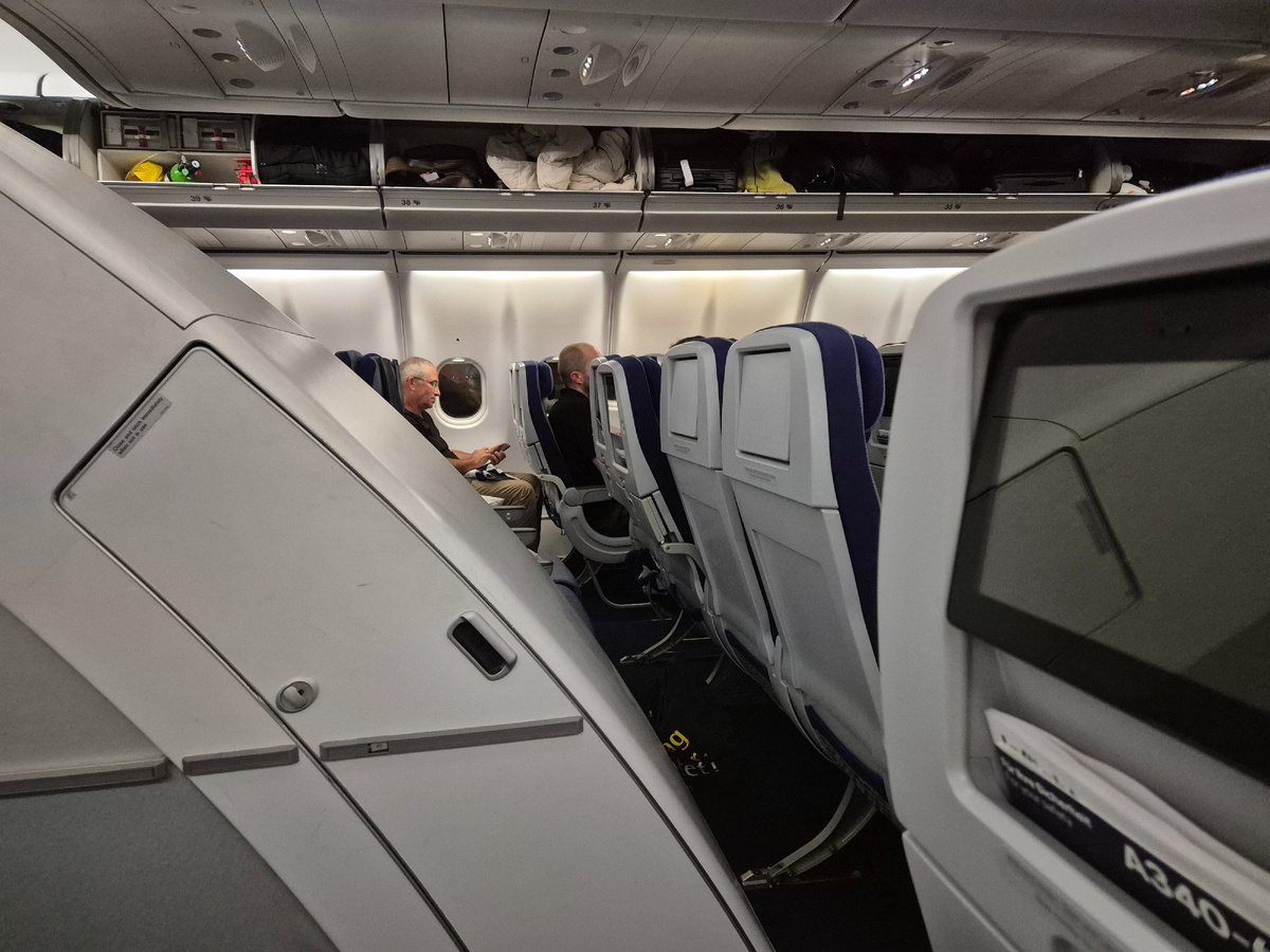 в салоне самолета, "Люфтганза"