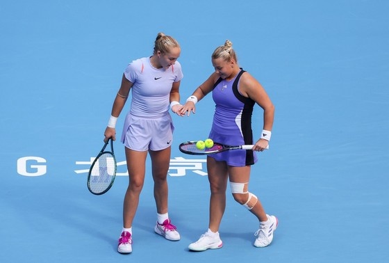    Мирра Андреева и Диана Шнайдер