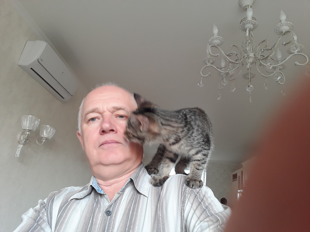 Можно Вас поцеловать, в щечку?