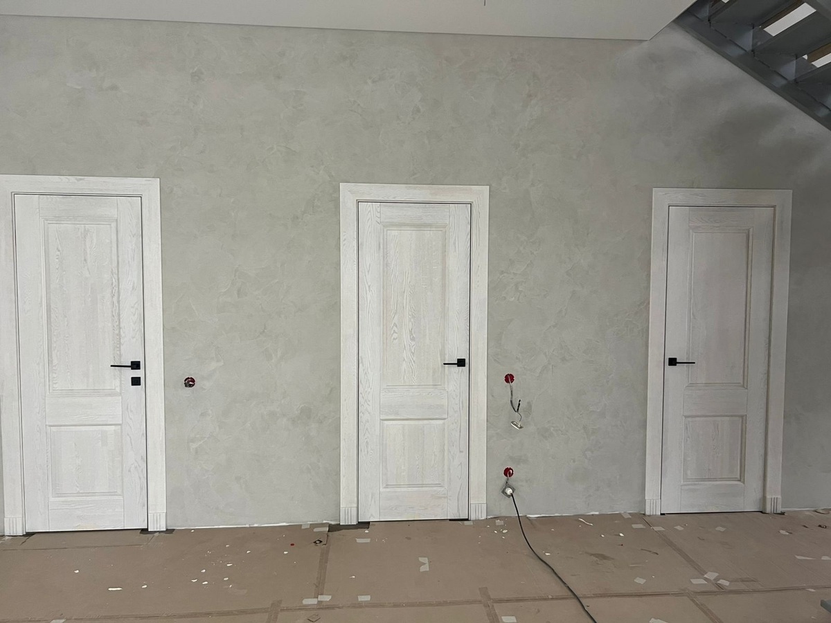 Фото дверей сразу после завершения монтажа