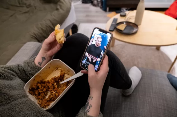 Перекус между работами. Foto Martin Guttormsen Slørdal