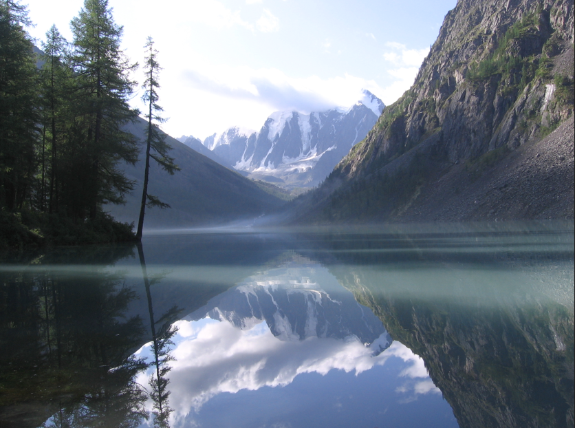 Нижнее Шавлинское озеро в Алтайском крае. Источник фото: commons.wikimedia.org. Автор: Andreyle