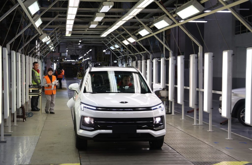    Мелкоузловая сборка кроссовера «Москвич 3» на линии завода «Москвич». Павел Львов / РИА Новости