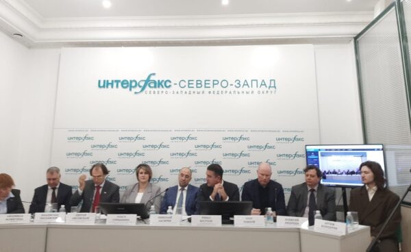 На фото: Владислав Заславский, Сергей Лисовский, Ольга Горышина, Николай Лагирев, Реваз Юсупов, Олег Попов, Алексеей Андреев (МГУ) и Антон Концерев