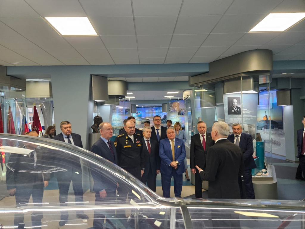 Николай Патрушев призвал развивать компетенции в сфере строительства подводных лодок / Фото: Морская коллегия России  📷
