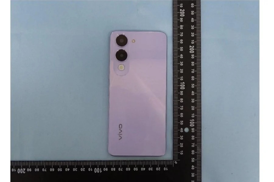    Бюджетный vivo Y04 с дизайном под Galaxy S25 Edge показали «вживую»