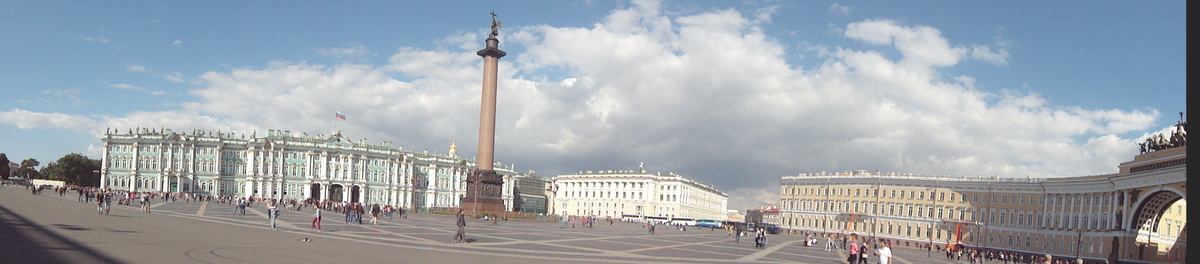 Панорамный вид на Дворцовую площадь - Зимний дворец, Александрийский столп, Главный Штаб, фото из архива автора статьи
