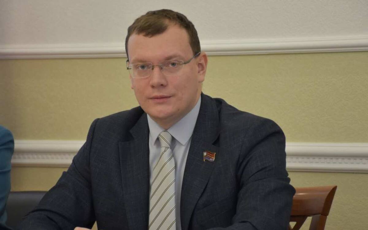    Конфликт в орловском облсовете вылился в предложение о вымещении злости на кукле вуду Фото Ивана Дынковича с сайта облсовета