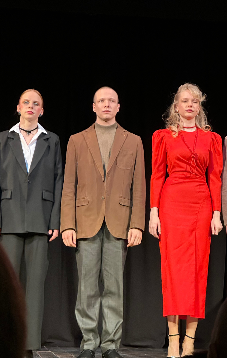 Слева направо: Нина Заречная (Елена Степанян), Треплев (Сергей Городничий), Аркадина (Елизавета Базыкина). Фтот автора. 